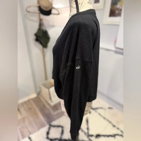 Alo Yoga Alolux Soho Cropped Henley – Black – Size Small - Picture 3 of 7